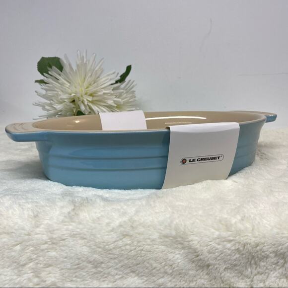 Le Creuset Oval Baking Dish 10.5 Inch Light Blue Stoneware 1-7/8 Quart Brand NEW - Picture 1 of 5